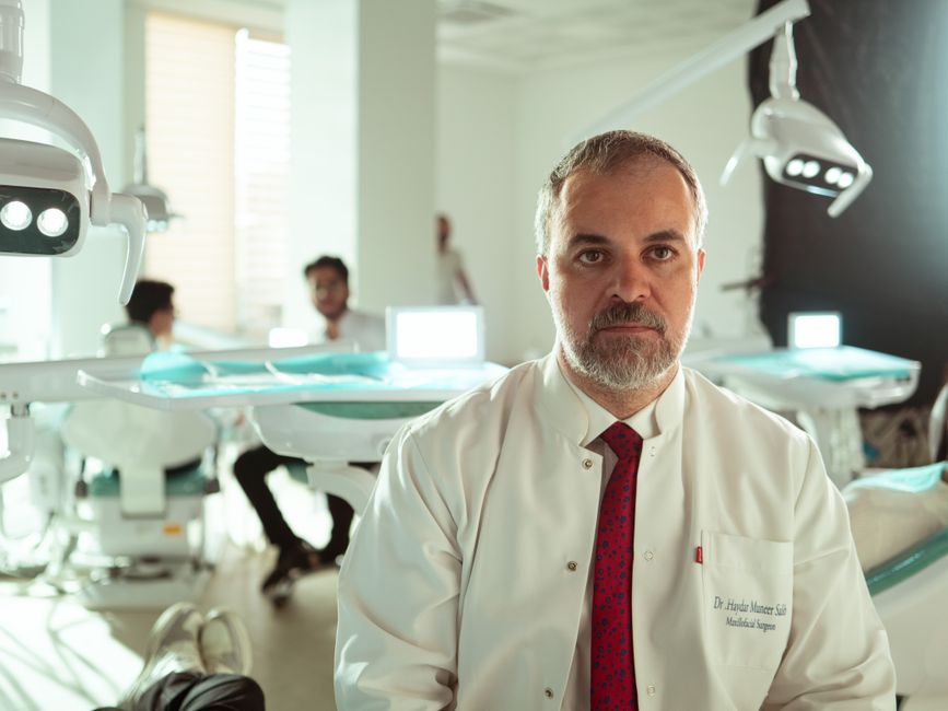 Dr. Răzvan — medic stomatolog